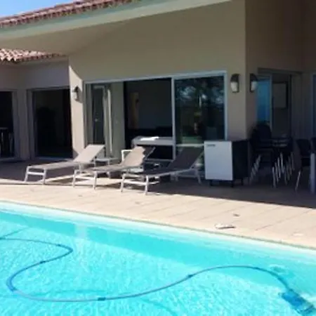 De 5 Chambres A A 700 M De La Avec Vue Sur La Piscine Privee Et Terrasse Amenagee *